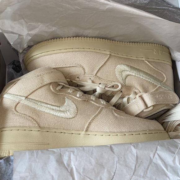 STUSSY x Nike Air Force 1 Mid Fossil - Picture 2 of 2